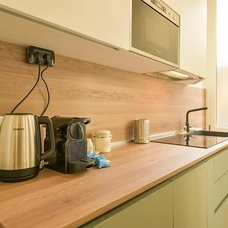 Daire 2 Min From Station And With Wifi And Ac *