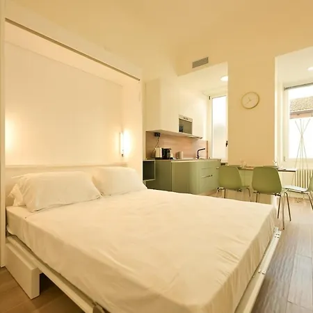 2 Min From Station And With Wifi And Ac דירה