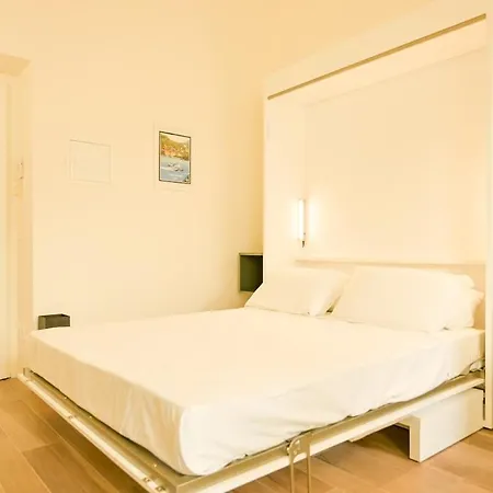 2 Min From Station And With Wifi And Ac דירה *