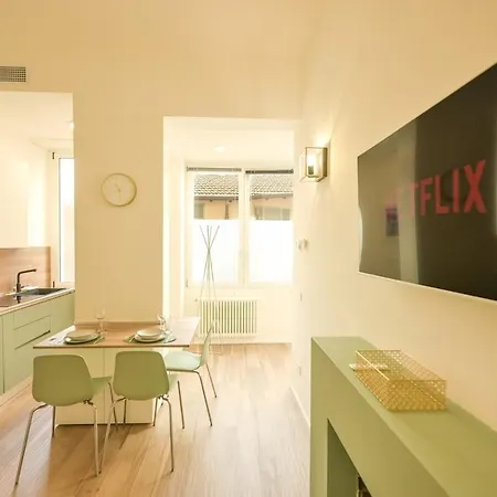 2 Min From Station And With Wifi And Ac דירה