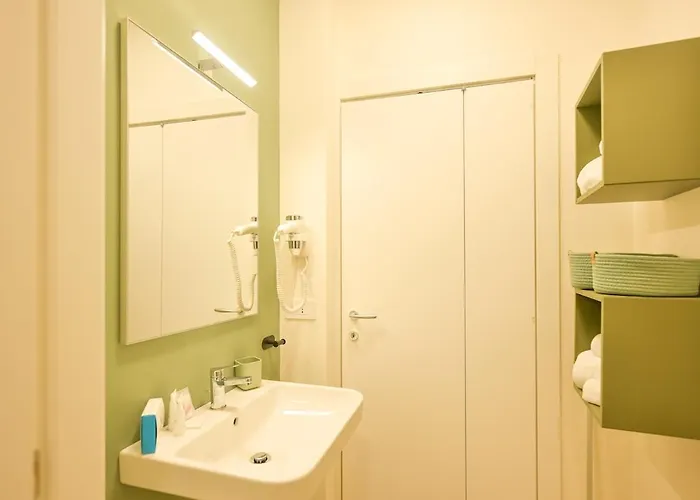 2 Min From Station And With Wifi And Ac Como