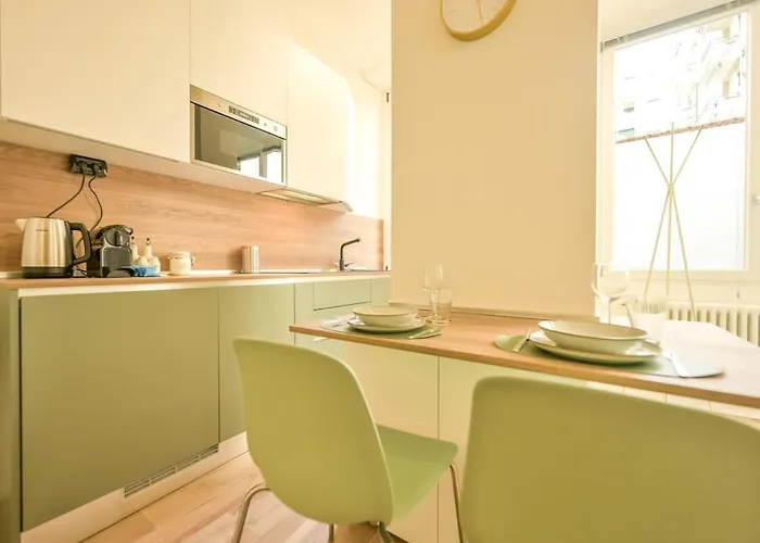 2 Min From Station And With Wifi And Ac Apartman