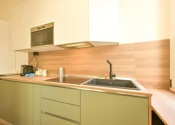 2 Min From Station And With Wifi And Ac Como