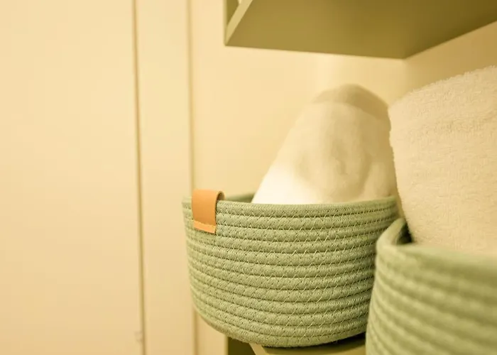 2 Min From Station And With Wifi And Ac Apartman Como